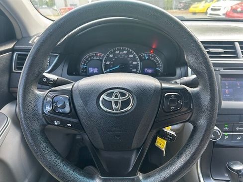 Used 2015 Toyota Camry LE FWD image 5