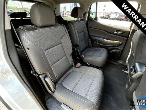 Used 2023 GMC Acadia SLE image 24