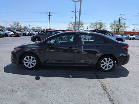 Certified 2025 Toyota Corolla LE image 2