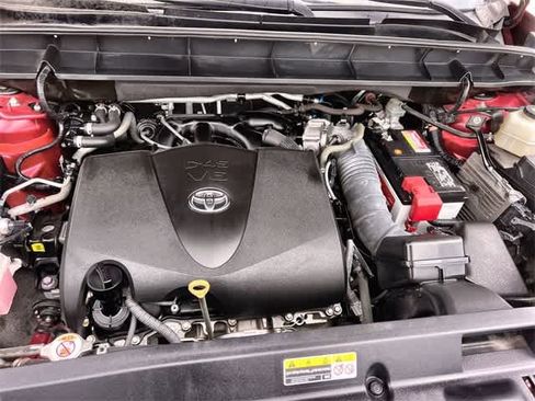 Used 2021 Toyota Highlander XLE image 10