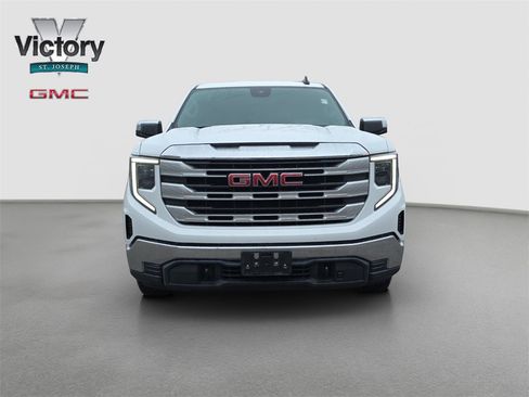 Used 2022 GMC Sierra 1500 SLE image 2