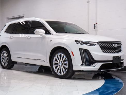 Used 2022 Cadillac XT6 Premium Luxury w/ Technology Package FWD image 5