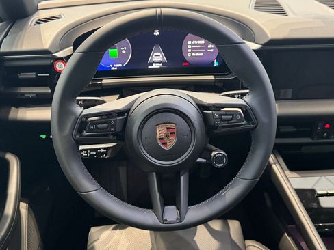 Certified 2025 Porsche Macan Electric image 15