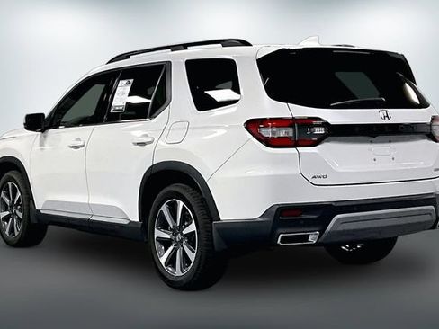 Used 2024 Honda Pilot Touring image 6