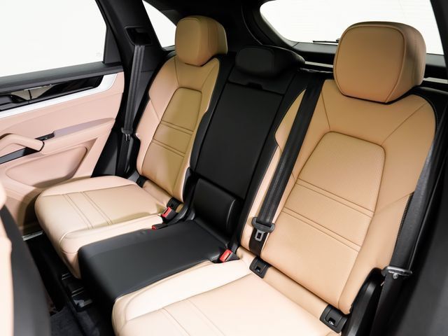 Certified 2026 Porsche Cayenne AWD/4WD image 24