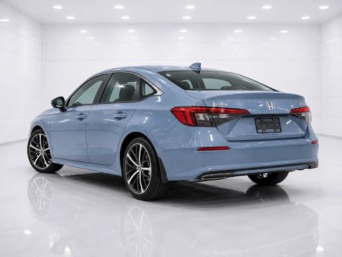 Used 2023 Honda Civic Touring image 3