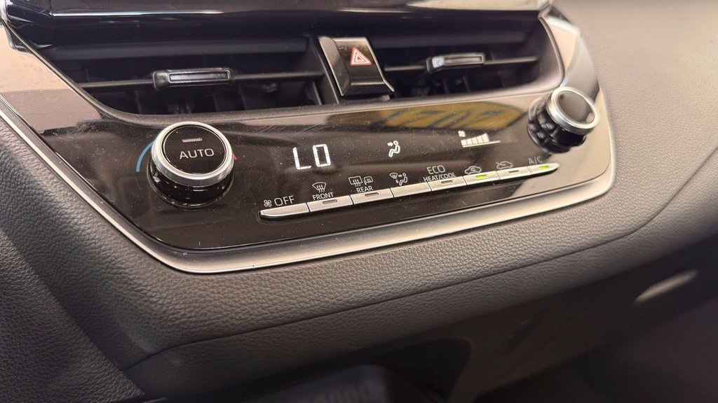 Used 2021 Toyota Corolla LE FWD image 30