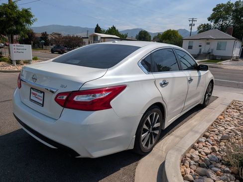 Used 2016 Nissan Altima 2.5 SV FWD image 5