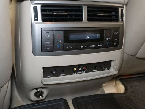 Used 2015 Lexus LX 570 4WD w/ Luxury Package image 31