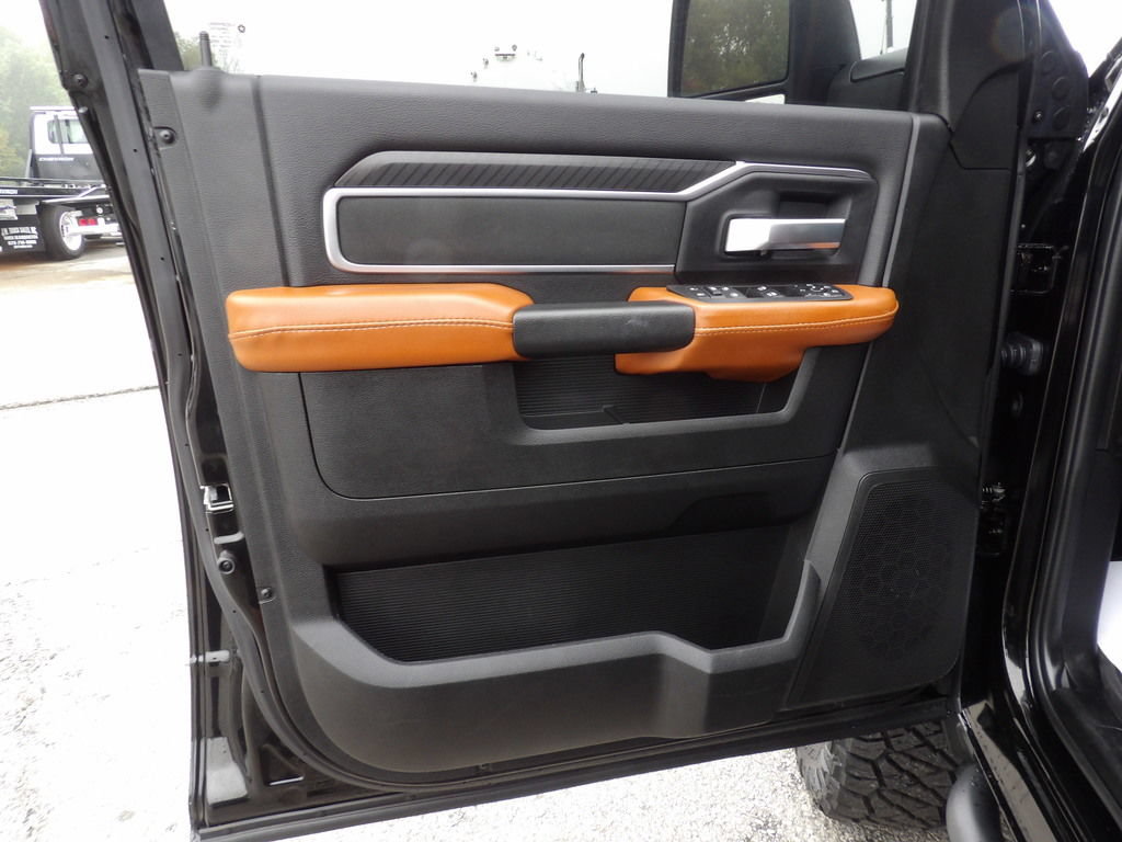 Used 2025 RAM 3500 Big Horn AWD/4WD image 14