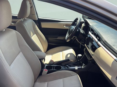Used 2015 Toyota Corolla LE FWD image 17