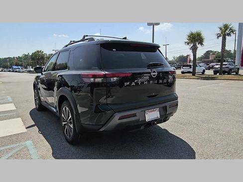 New 2026 Nissan Pathfinder Platinum FWD image 31