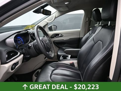 Used 2023 Chrysler Pacifica Touring-L FWD image 20