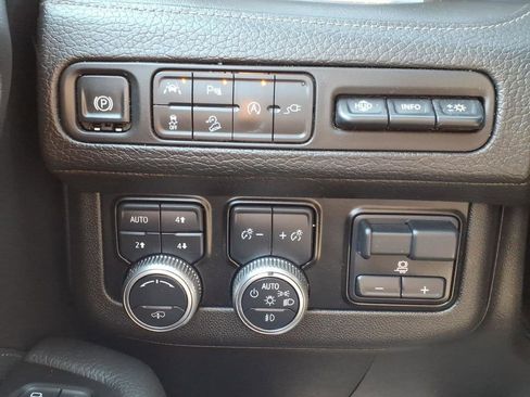 Used 2021 GMC Yukon XL Denali w/ Denali Ultimate Package AWD/4WD image 18