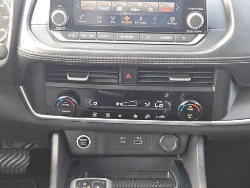 Used 2023 Nissan Rogue SV image 21