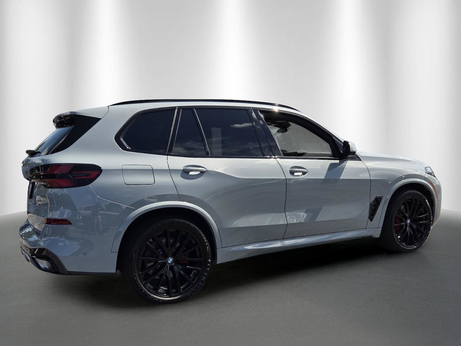 New 2026 BMW X5 xDrive40i w/ M Sport Package AWD/4WD image 7