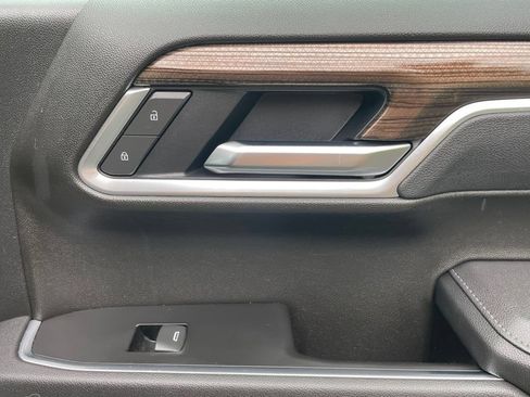 Certified 2025 Chevrolet Silverado 1500 LT AWD/4WD image 16