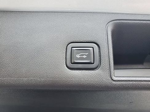 Used 2022 GMC Terrain SLT w/ Infotainment Package II AWD/4WD image 13
