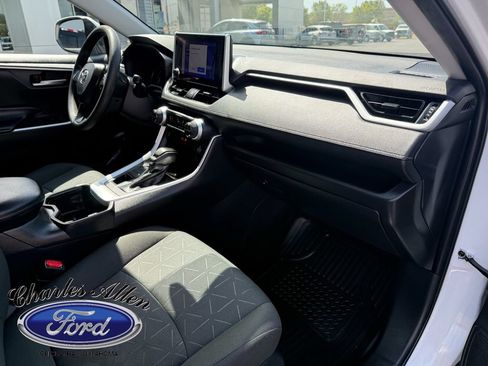 Used 2023 Toyota RAV4 XLE AWD/4WD image 11