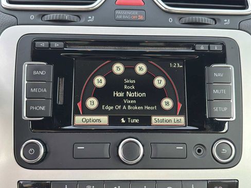 Used 2014 Volkswagen Eos Komfort image 3