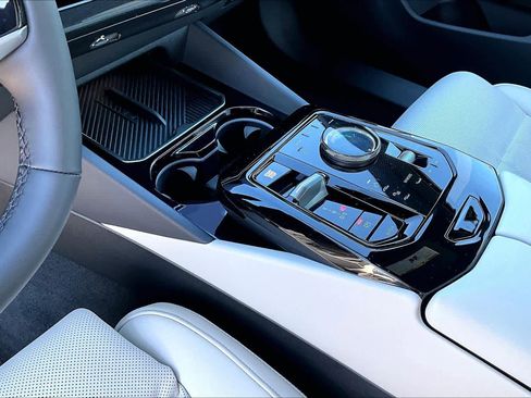 Used 2025 BMW 530i xDrive w/ Premium Package image 17