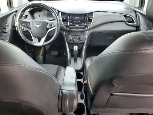 Certified 2022 Chevrolet Trax LT w/ LT Convenience Package image 19