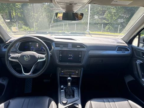 Used 2022 Volkswagen Tiguan SE AWD/4WD image 16