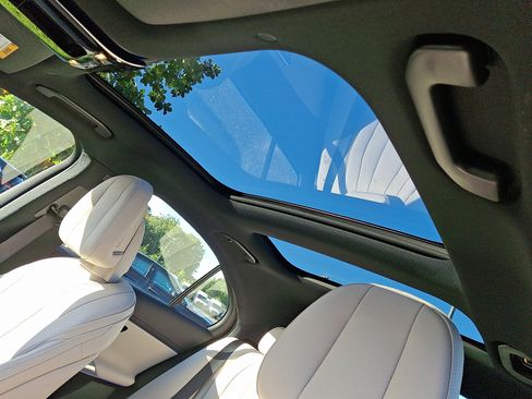 New 2026 Mercedes-Benz E 350 4MATIC Sedan image 9