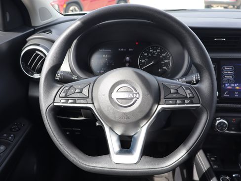 Used 2023 Nissan Kicks SV w/ Interior Electronics Package FWD image 14
