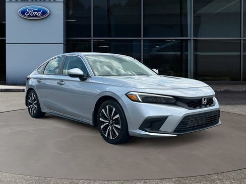 Used 2024 Honda Civic EX-L image 3