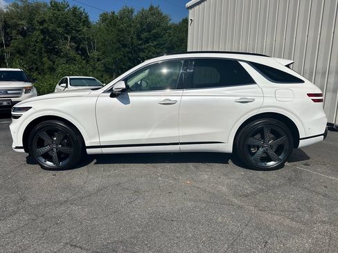 Used 2022 Genesis GV70 3.5T Sport w/ Sport Prestige Package AWD/4WD image 9