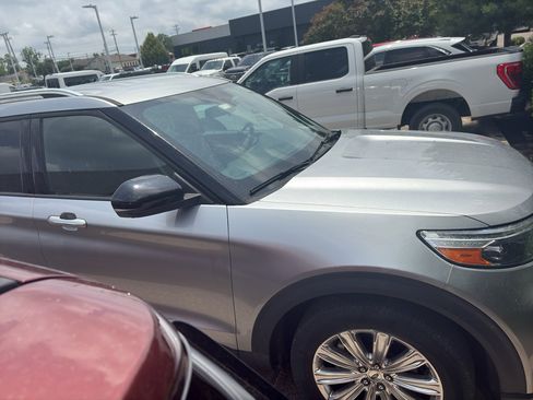 Used 2020 Ford Explorer Limited AWD/4WD image 3