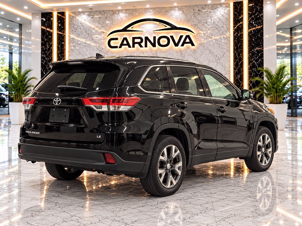 Used 2019 Toyota Highlander LE FWD image 3
