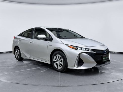 Used 2022 Toyota Prius Prime XLE FWD image 4