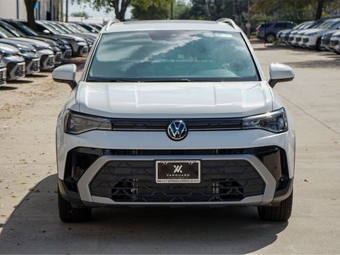 New 2025 Volkswagen Taos SE image 4