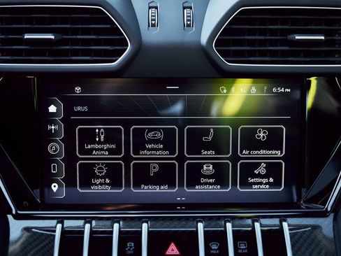 Used 2024 Lamborghini Urus Performante AWD/4WD image 81
