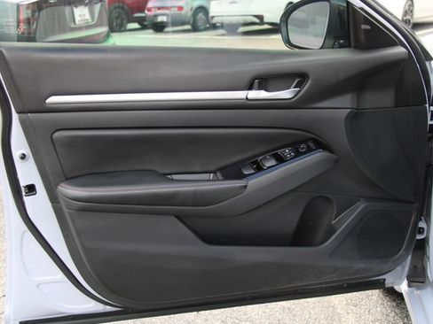 Certified 2024 Nissan Altima 2.0 SR FWD image 14