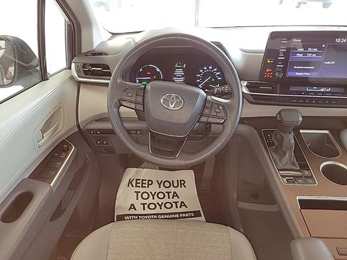 Used 2024 Toyota Sienna LE image 12