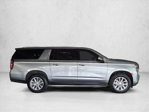 Used 2023 Chevrolet Suburban Premier RWD image 4