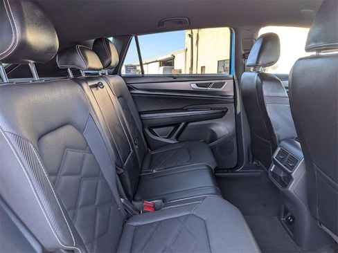 Used 2024 Volkswagen Atlas Cross Sport SE image 28
