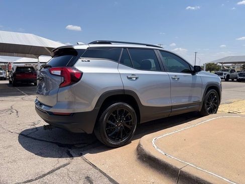 Used 2023 GMC Terrain SLE w/ Driver Convenience Package FWD image 4
