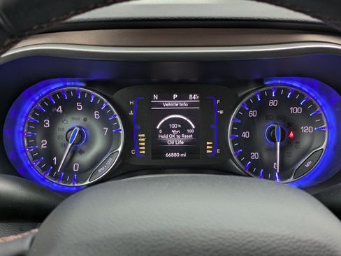Used 2018 Chrysler Pacifica Touring-L FWD image 30