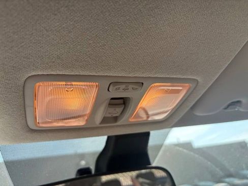 Used 2023 Hyundai Venue SEL FWD image 13