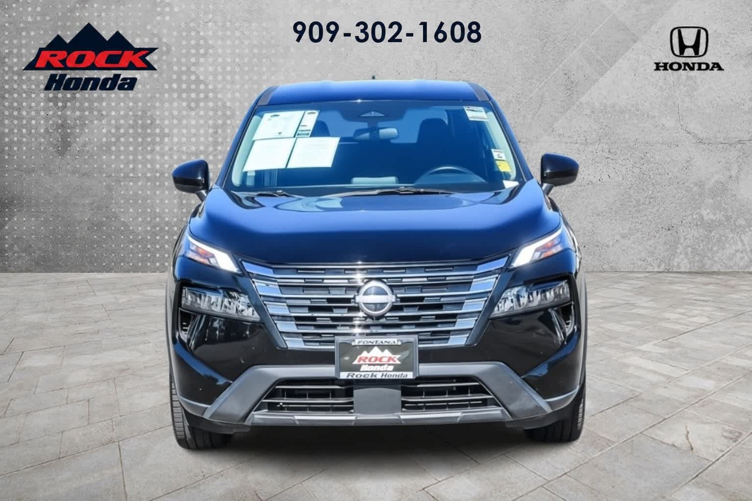 Used 2025 Nissan Rogue SV FWD image 2