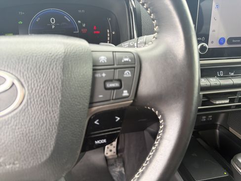 Used 2025 Toyota Camry SE FWD image 19