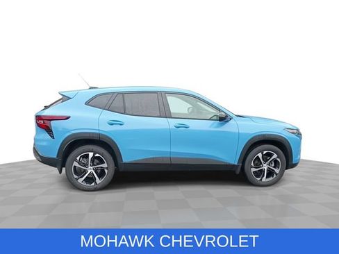 Used 2024 Chevrolet Trax RS w/ Sunroof Package FWD image 9