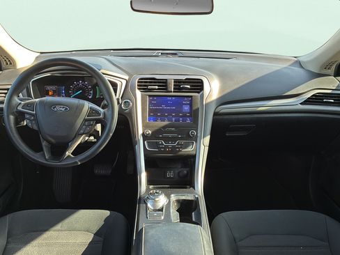 Used 2020 Ford Fusion SE FWD image 17