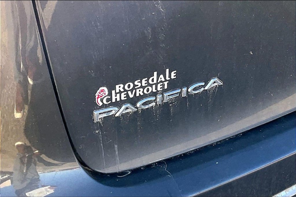 Used 2018 Chrysler Pacifica Touring-L Plus FWD image 6