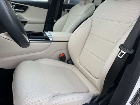 Used 2025 Mercedes-Benz GLC 300 4MATIC image 22