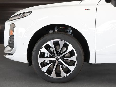 New 2026 Audi Q3 quattro 2.0T AWD/4WD image 5
